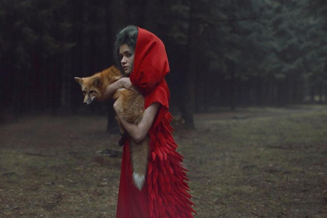 Models posed with real animals by Katerina Plotnikova