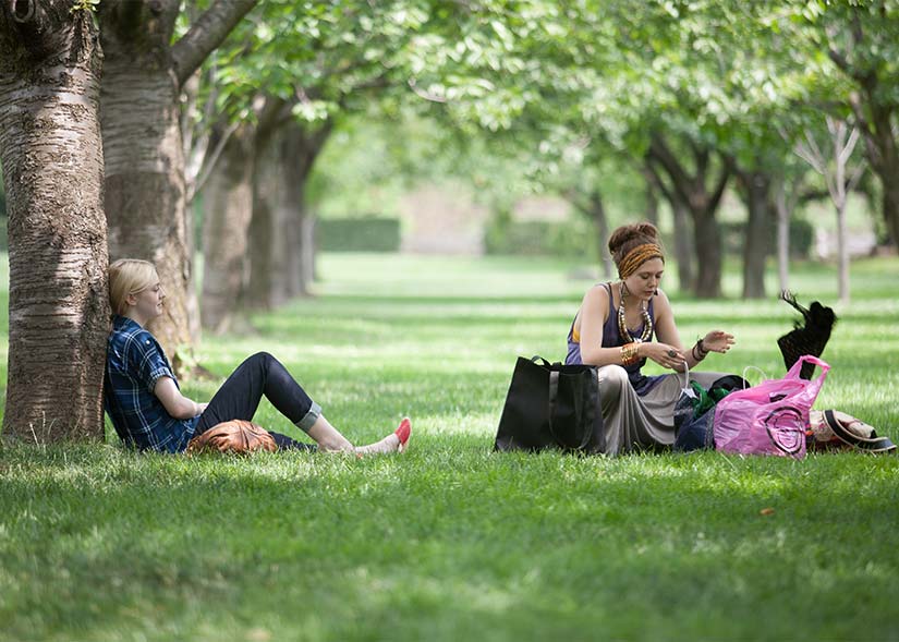 Film still of Dakota Fanning and Elizabeth Olsen in Very Good Girls